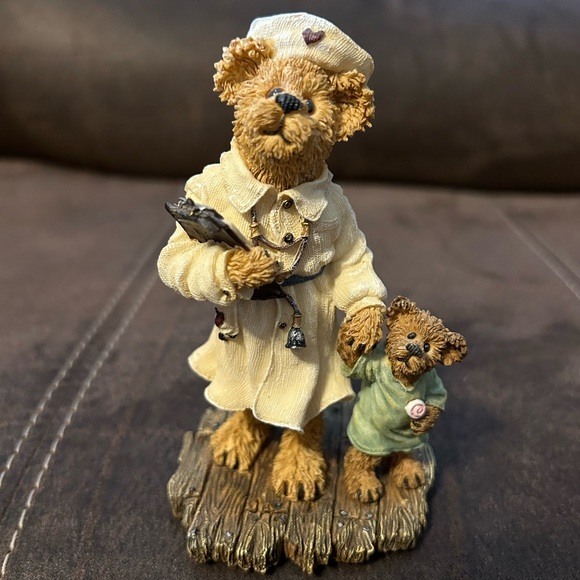 Boyds Bears Other - Boyd’s Bears 2001 “Karen Gentletouch with Lil’ Bearybutt…Kind Heart”
